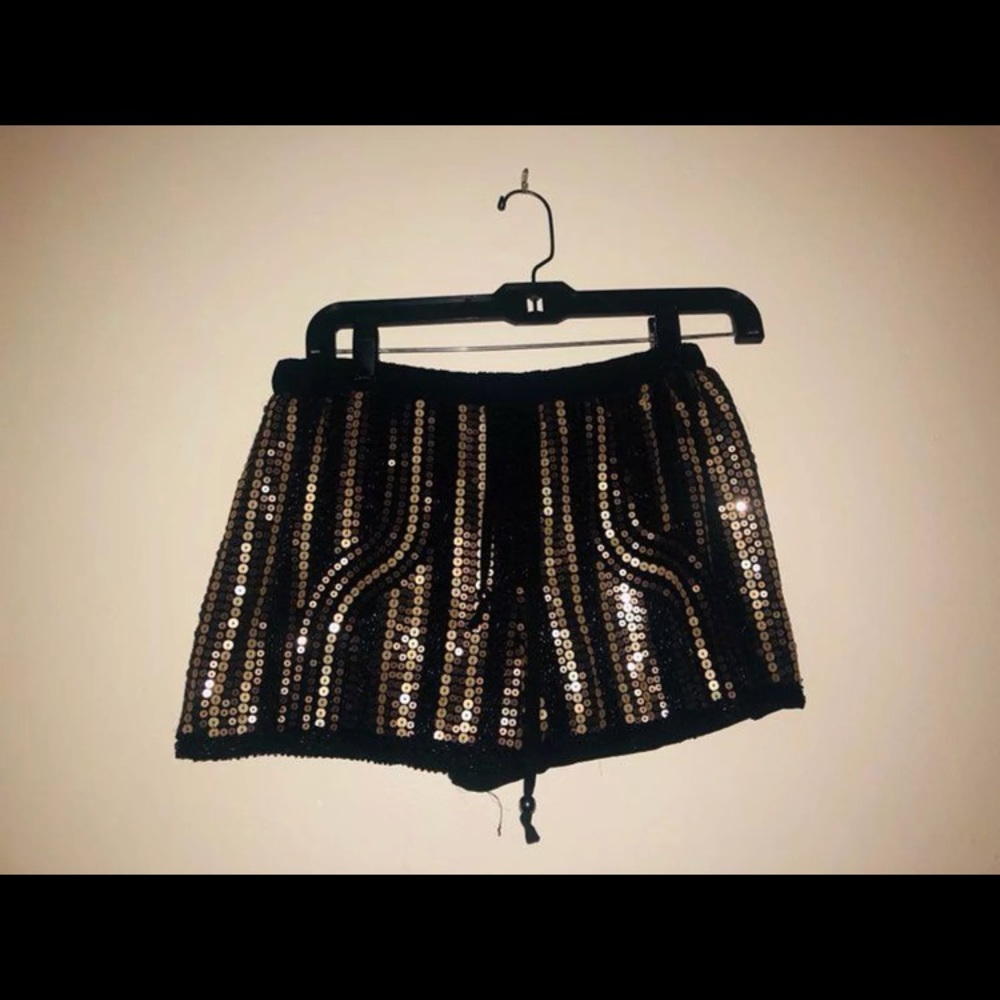 SEQUINED SHORTS